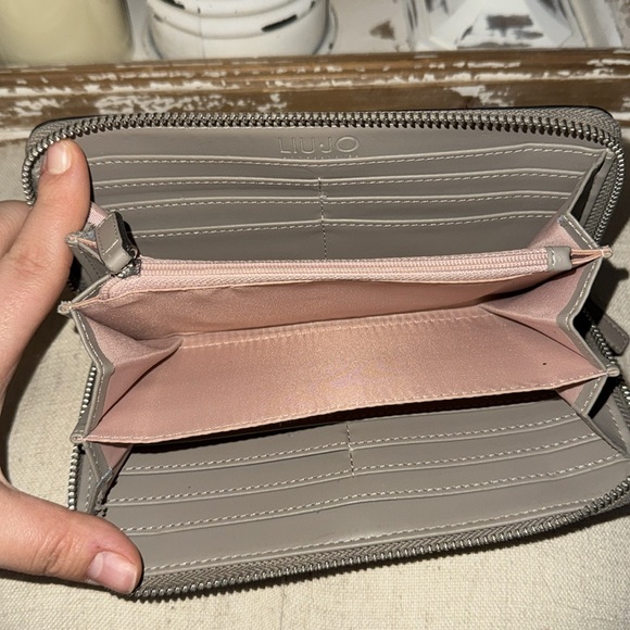 Authentic LIU JO Italian Zip Around Wallet - Picture 4 of 5